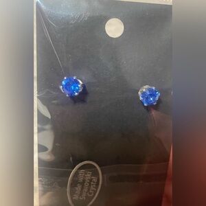 Swarovski‎ stud earrings! Black pouch included.